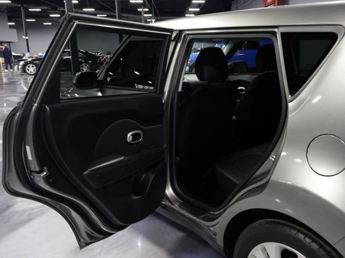 Used 2016 Kia Soul + FWD image 15