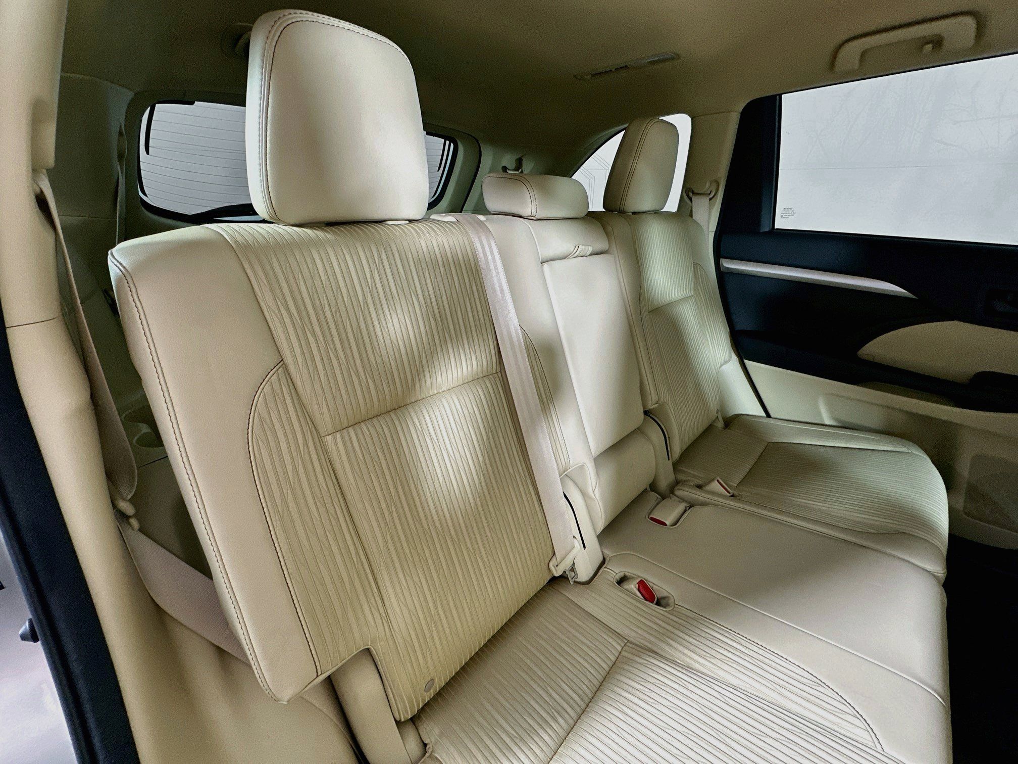 Used 2014 Toyota Highlander Plus AWD/4WD image 25