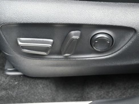 Certified 2025 Toyota Highlander Platinum image 10