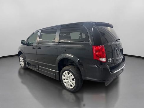 Used 2018 Dodge Grand Caravan SE image 7