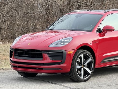 Certified 2022 Porsche Macan image 10