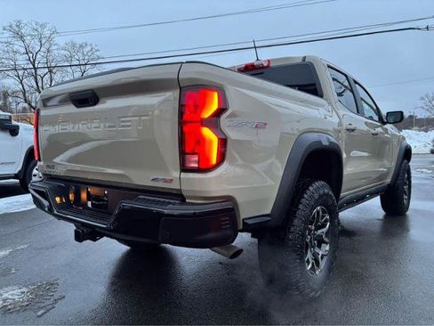 Used 2024 Chevrolet Colorado ZR2 w/ Safety Package AWD/4WD image 9