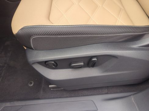 New 2026 Volkswagen Atlas Cross Sport SE image 14