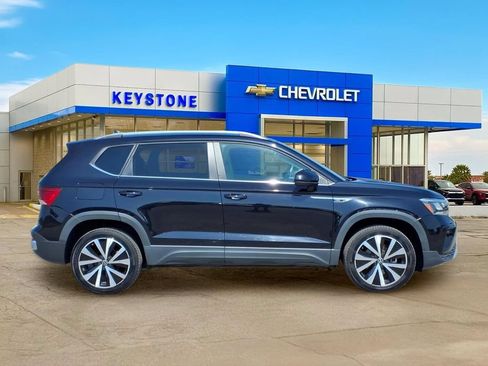 Used 2022 Volkswagen Taos SE w/ IQ.Drive SE Package FWD image 8