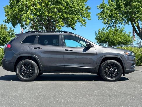 Certified 2023 Jeep Cherokee Altitude Lux AWD/4WD image 3
