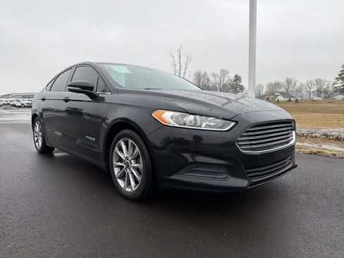 Used 2016 Ford Fusion SE image 1