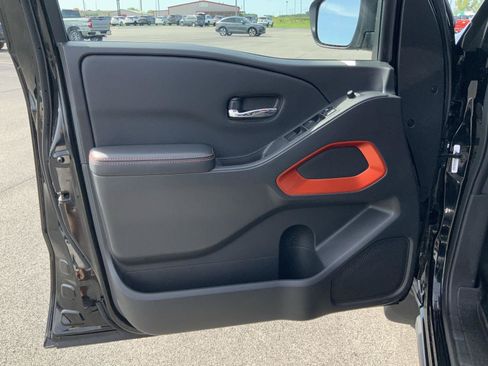 Used 2025 Nissan Frontier PRO-4X AWD/4WD image 18