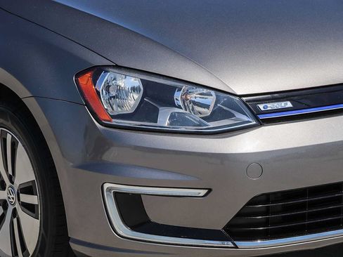 Used 2016 Volkswagen e-Golf SE FWD image 4