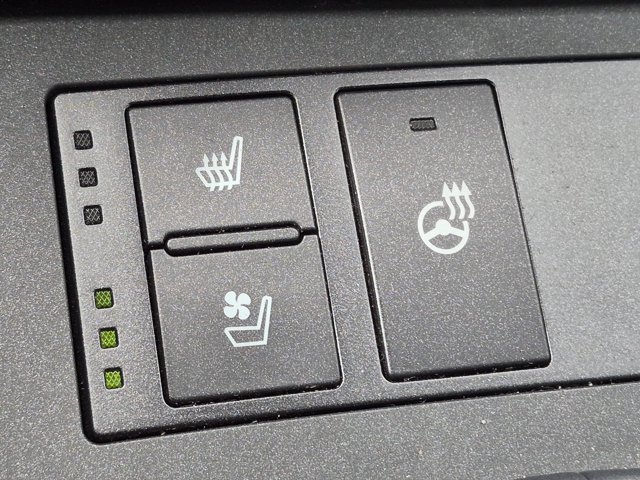 Used 2022 Lexus IS 350 F Sport w/ Navigation Package RWD image 10