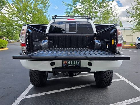 Used 2015 Toyota Tacoma 4x4 Double Cab w/ TRD Sport Package image 29