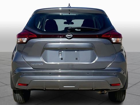 Used 2022 Nissan Kicks S image 5
