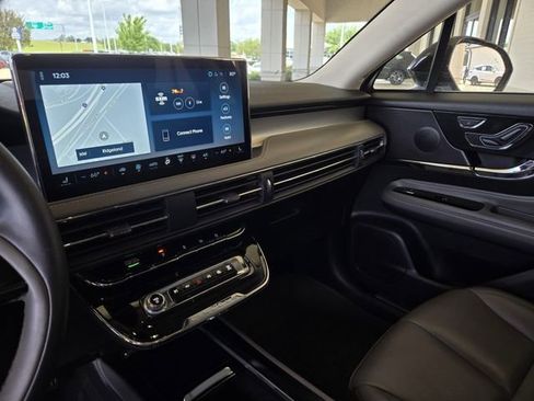 Used 2024 Lincoln Corsair FWD image 13