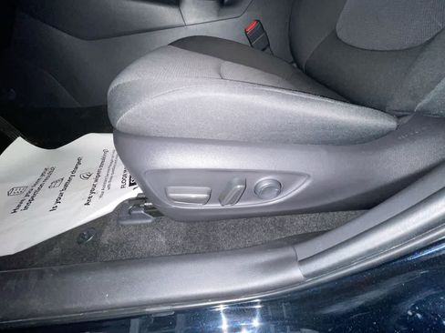 Used 2025 Toyota RAV4 XLE AWD/4WD image 12