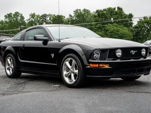 Used 2009 Ford Mustang GT Premium RWD image 4
