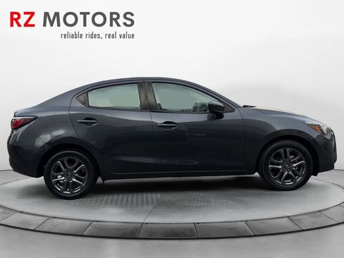 Used 2019 Toyota Yaris LE image 6