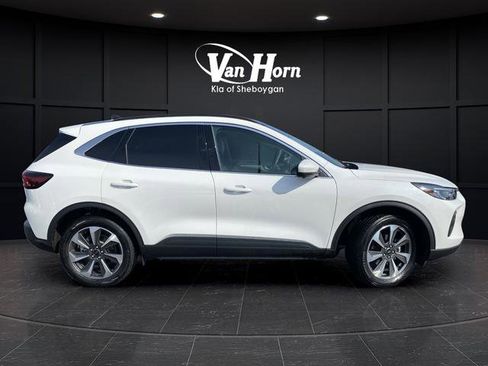 Used 2024 Ford Escape Platinum w/ Class II Trailer Tow Package image 7