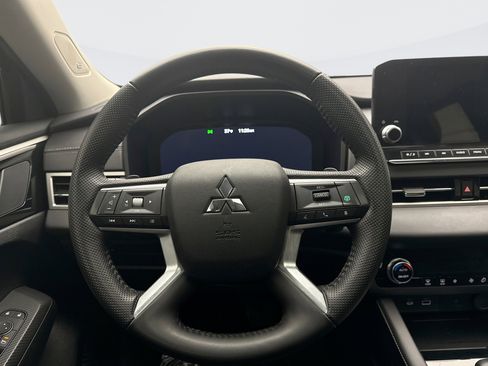 Used 2024 Mitsubishi Outlander SE Black Edition image 12