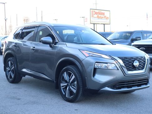 Used 2023 Nissan Rogue SL w/ SL Premium Package image 5