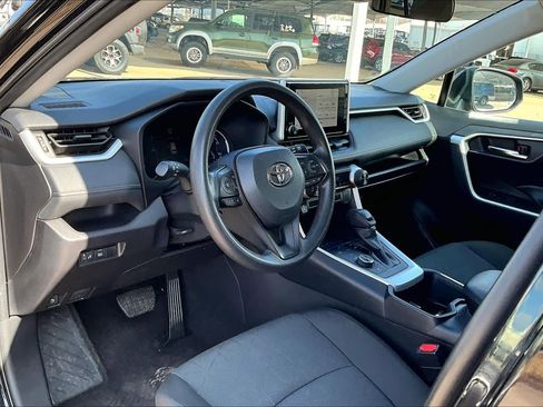 Used 2024 Toyota RAV4 XLE image 32