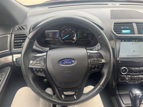 Used 2019 Ford Explorer XLT w/ Equipment Group 202A AWD/4WD image 28