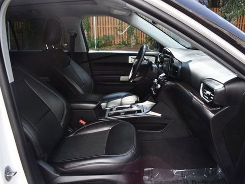 Used 2022 Ford Explorer Limited w/ Equipment Group 301A image 28