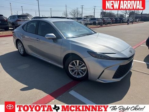 Used 2025 Toyota Camry LE image 1