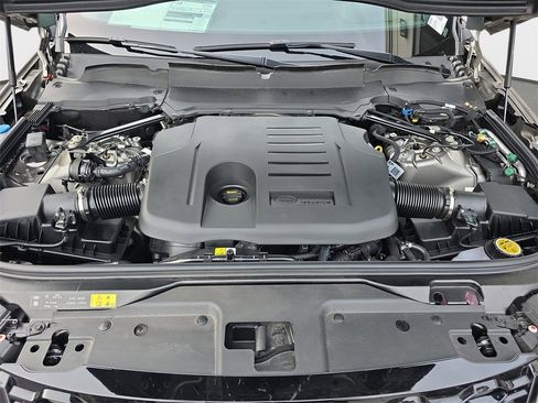 New 2025 Land Rover Discovery Dynamic SE image 33