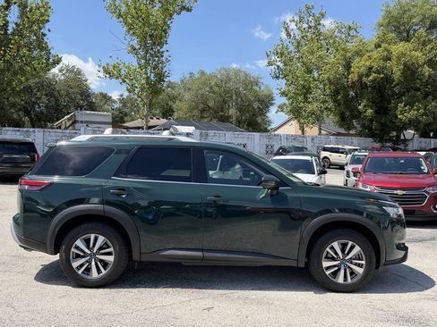 Used 2023 Nissan Pathfinder SL AWD/4WD image 3