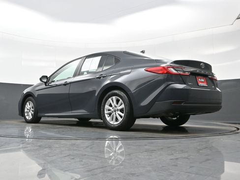 Used 2025 Toyota Camry LE image 28