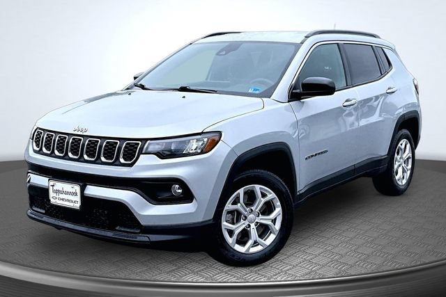 Used 2024 Jeep Compass Latitude AWD/4WD image 1