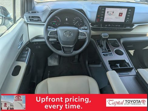 Used 2021 Toyota Sienna XLE FWD image 14