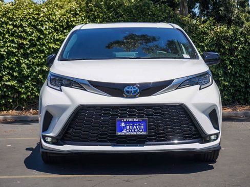 Used 2022 Toyota Sienna XSE w/ XSE Plus Package AWD/4WD image 2