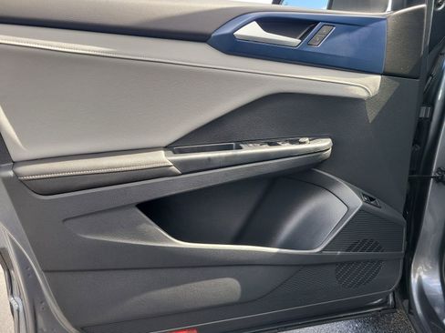 Used 2024 Volkswagen Taos SE image 13