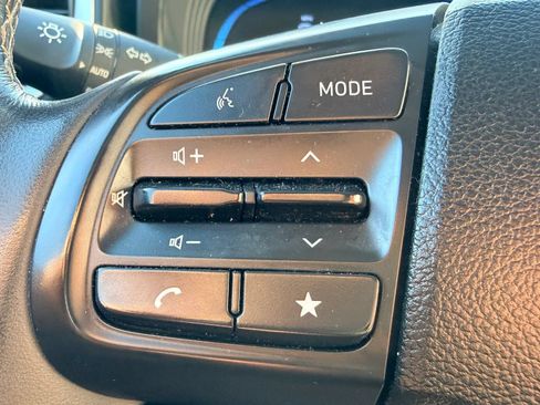 Used 2025 Hyundai Venue SEL FWD image 19