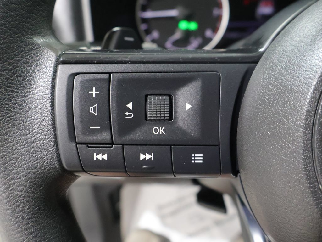 Used 2023 Nissan Rogue S AWD/4WD image 34