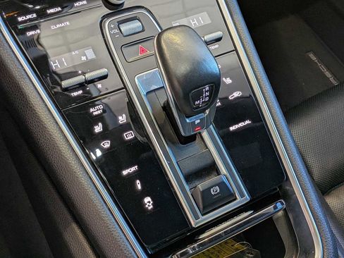 Used 2017 Porsche Panamera 4 image 31