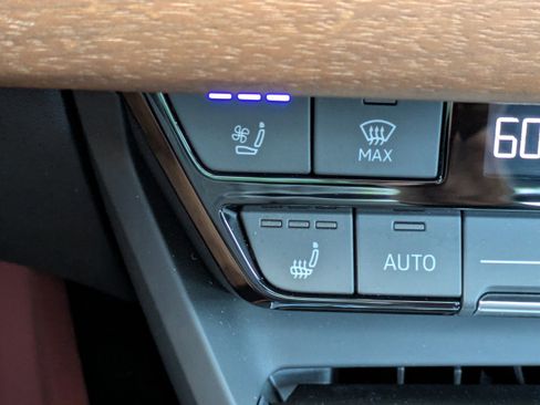 Used 2023 Audi e-tron GT Premium Plus AWD/4WD image 26