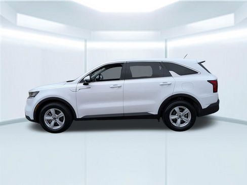 Used 2023 Kia Sorento LX FWD image 2