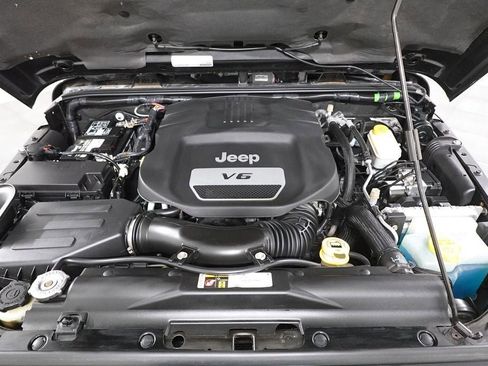 Used 2016 Jeep Wrangler Sahara image 24