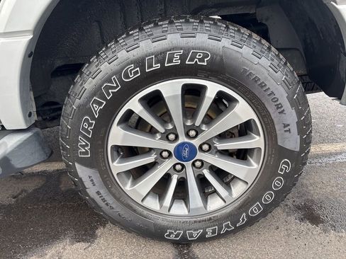 Used 2017 Ford Expedition XLT image 10