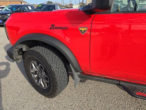 Used 2023 Ford Bronco Badlands image 11
