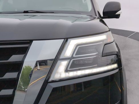 Used 2024 Nissan Armada SL w/ Captain's Chairs Package image 12