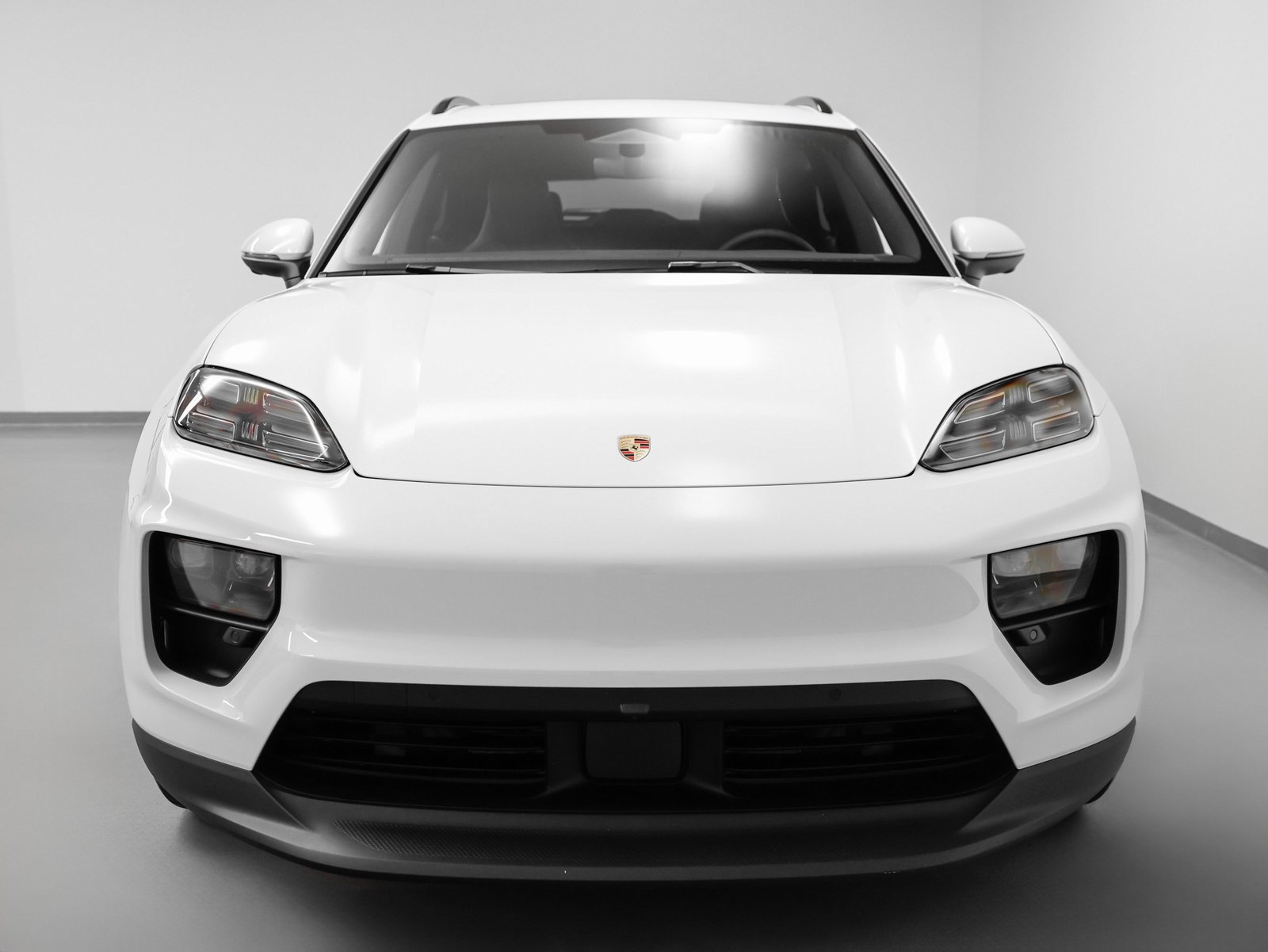 Certified 2025 Porsche Macan 4S Electric AWD/4WD image 8