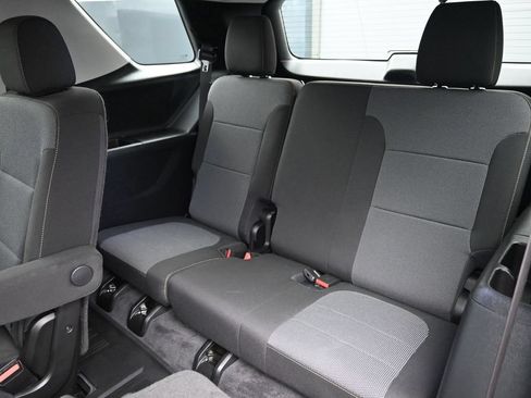 Used 2020 Chevrolet Traverse LT FWD image 15