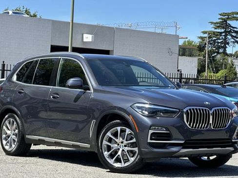 Used 2021 BMW X5 xDrive40i w/ Premium Package 3 AWD/4WD image 2