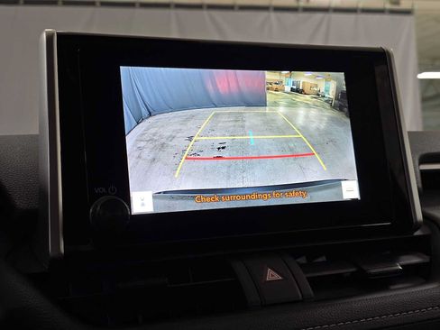 Used 2025 Toyota RAV4 XLE AWD/4WD image 28