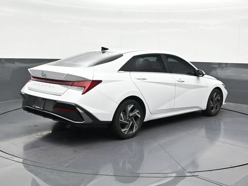 Used 2025 Hyundai Elantra SEL FWD image 5