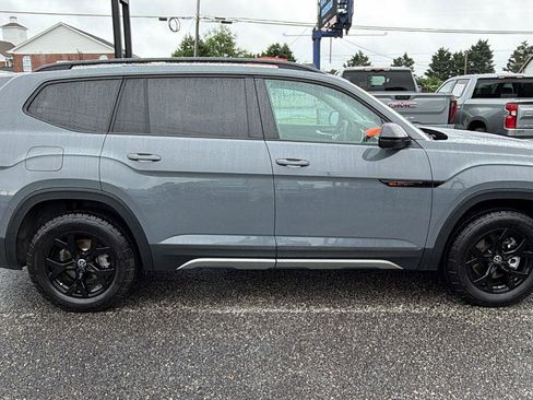 Used 2025 Volkswagen Atlas Peak Edition SE AWD/4WD image 4