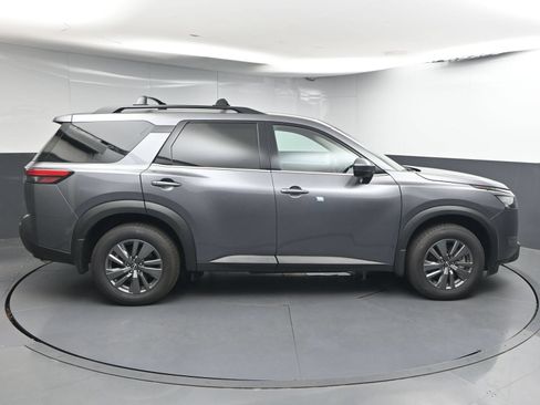 Certified 2025 Nissan Pathfinder SV FWD image 8