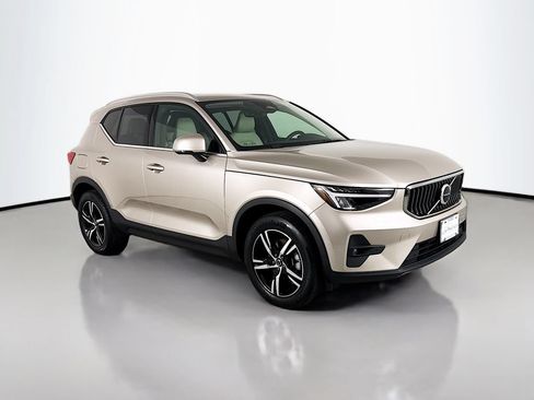 Used 2023 Volvo XC40 B5 Plus w/ Climate Package AWD/4WD image 7